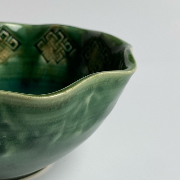 Studio Art Pottery Bowl Hand Thrown Signed 6.5” Across Embossed Inside Wavy Edge - Picture 11 of 13